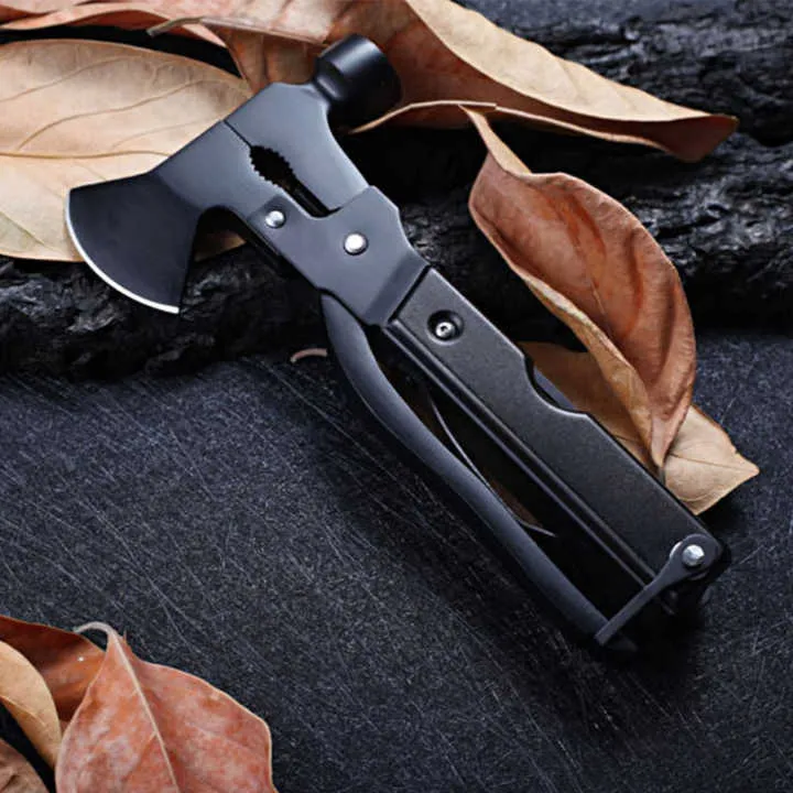 في الهواء الطلق متعددة الأدوات التخييم الفأس . Outdoor Multi-tool Camping Axe Hatchet with File
